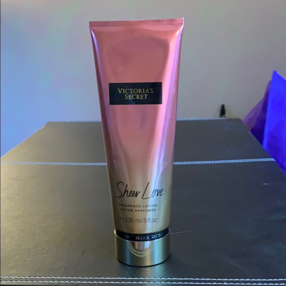 Victoria secret: sheer love lotion